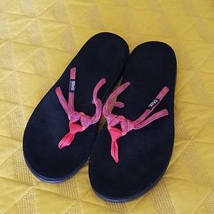 Teva flip flops black with pinkish straps